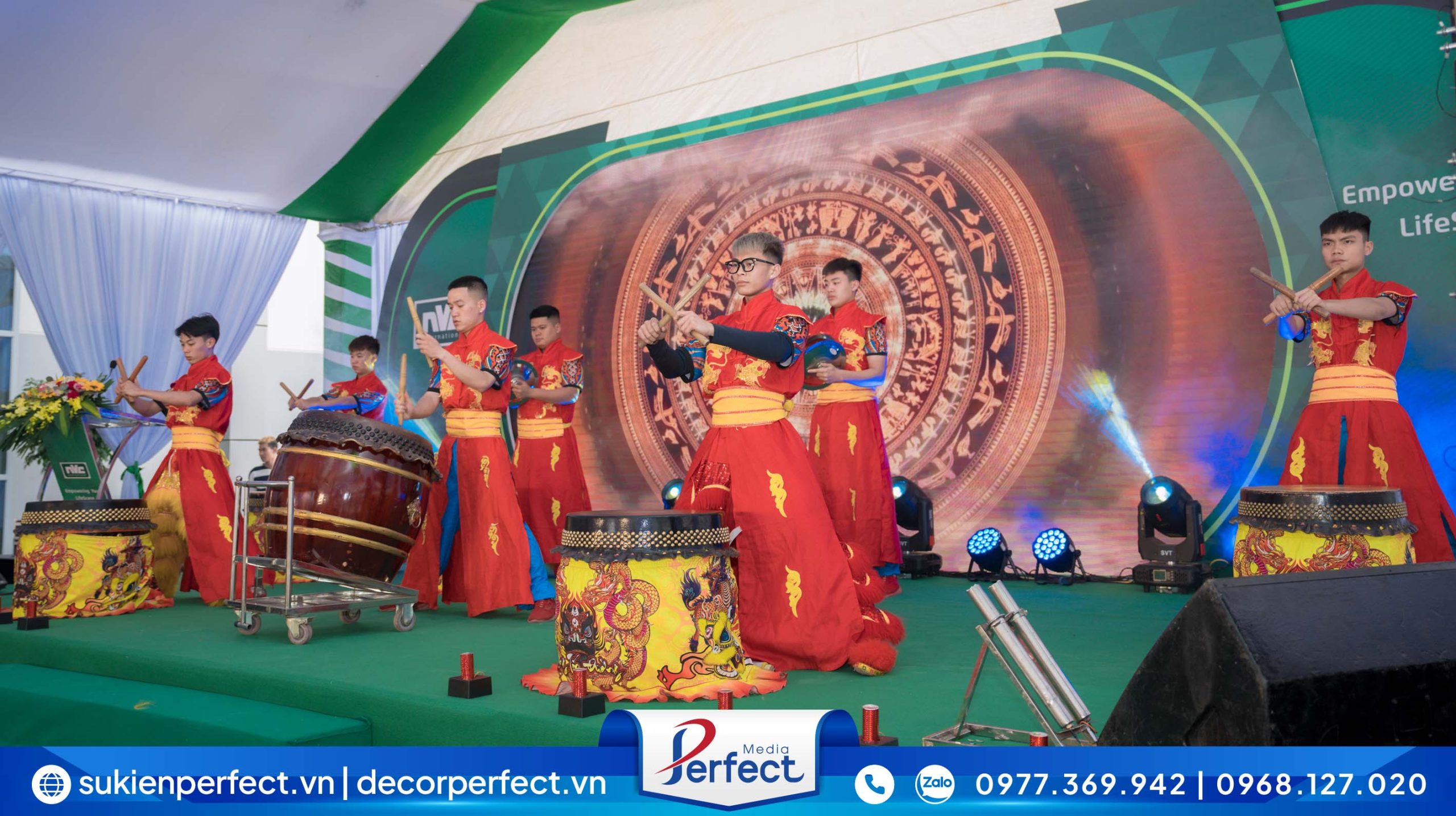 Perfect Media biểu diễn tiết mục múa trống hội đặc sắc