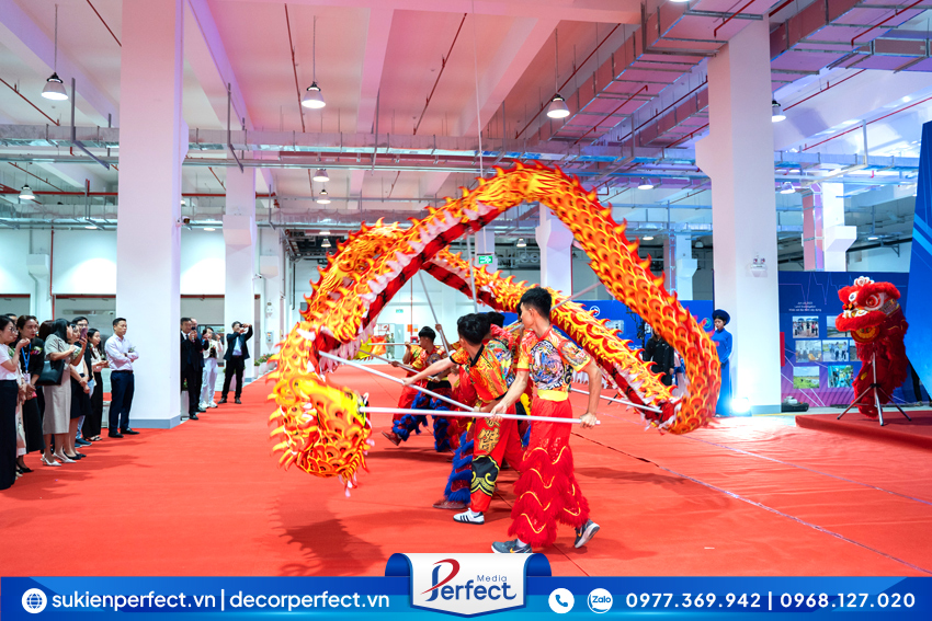 mua-lan-su-rong-chuyen-nghiep