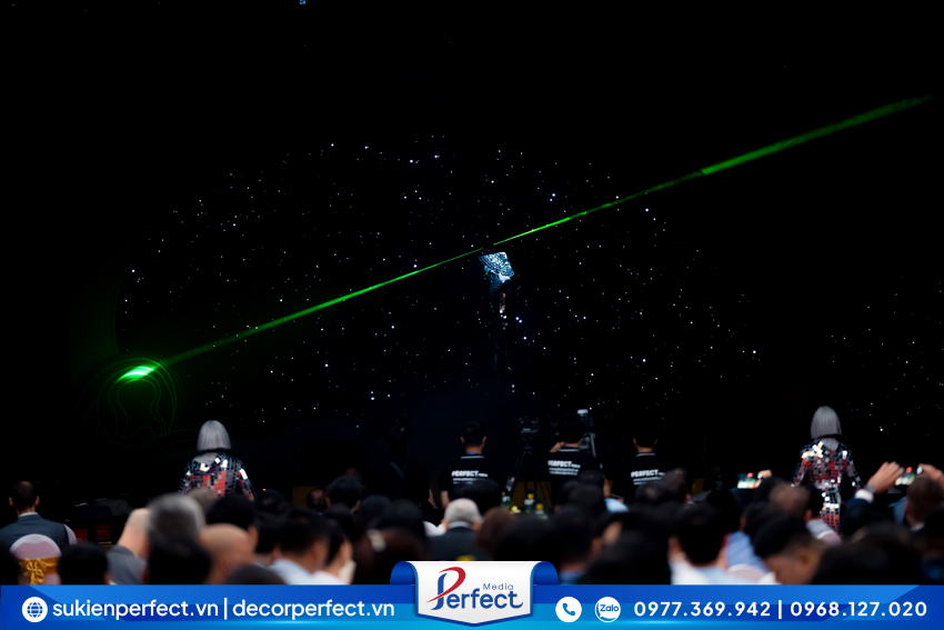 trinh-dien-laser-man