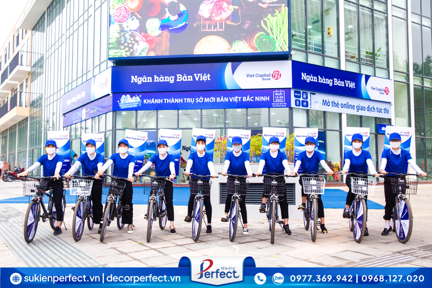 Nhan-Su-Chay-Roadshow