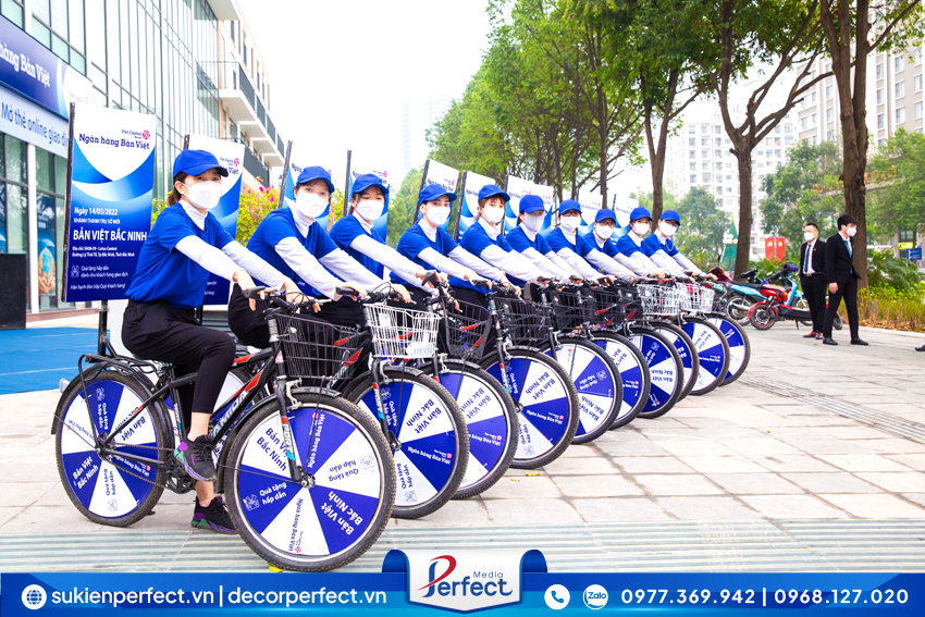 Nhan-Su-Chay-Roadshow