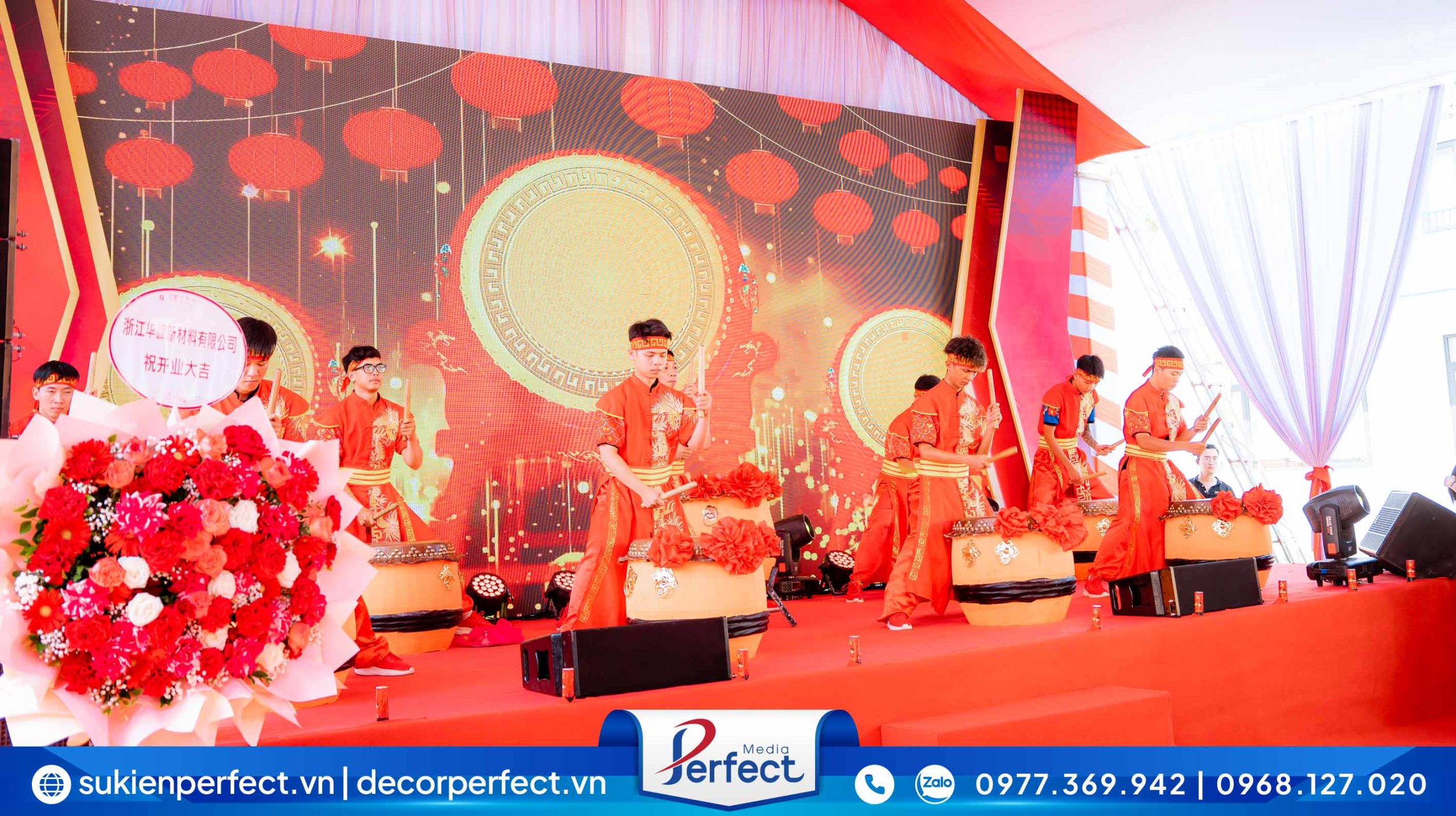 Perfect Media biểu diễn tiết mục múa trống hội đặc sắc