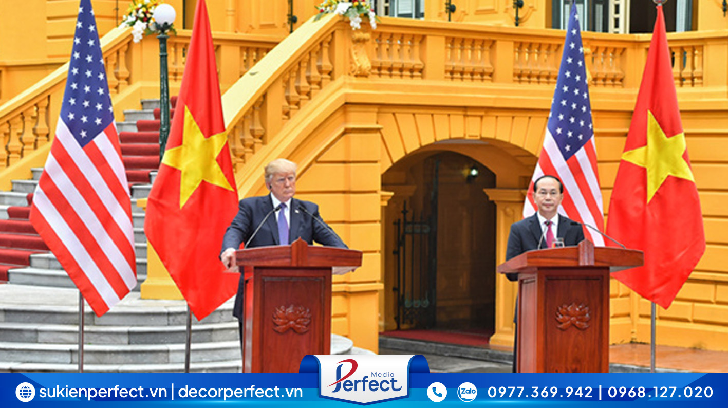 Ngày 12/1/2017 diễn ra cuộc họp báo giữa Chủ tịch nước Trần Đại Quang và Tổng thống Donald Trump tại Phủ Chủ Tịch