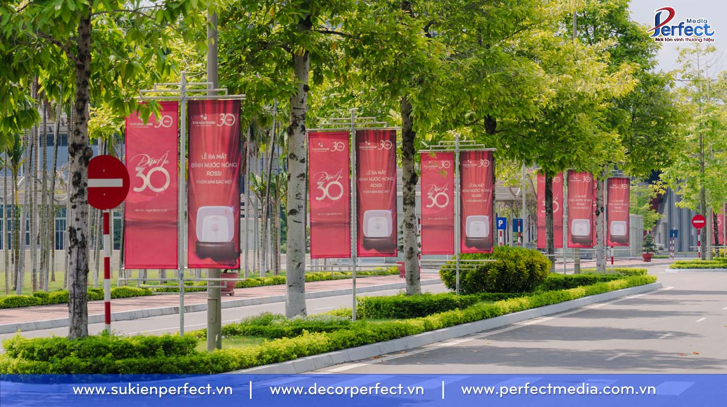 Một số mẫu hàng phướn (banner dọc) của Perfect Media 