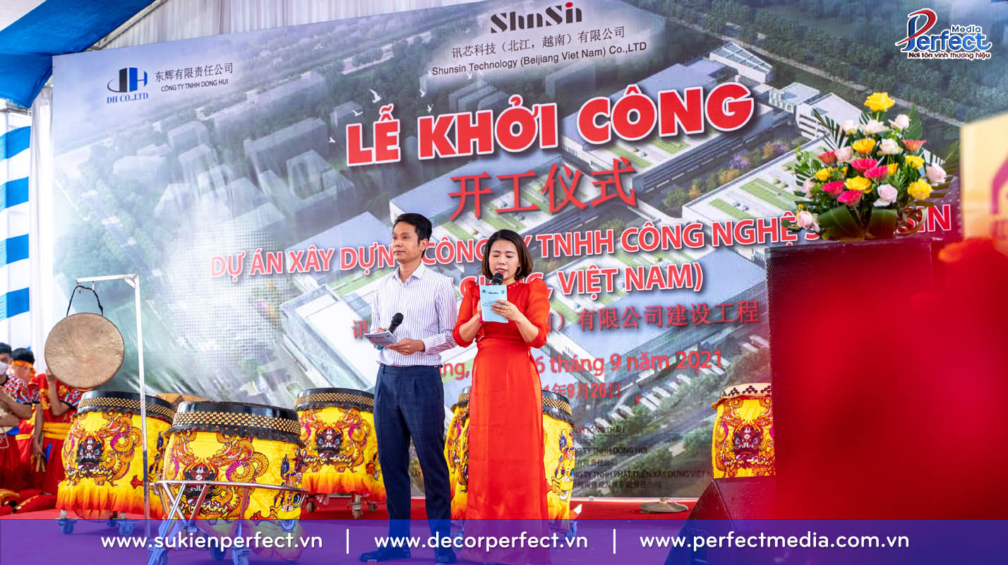 Cặp MC song ngữ Việt Trung của Perfect Media đã truyền tải thông điệp sự kiện rất chính xác.