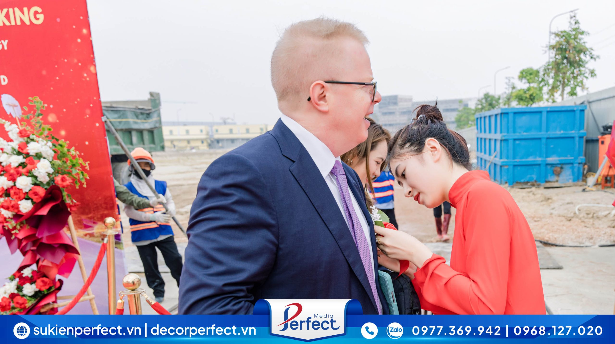 Đội hình lễ tân duyên dáng xinh đẹp