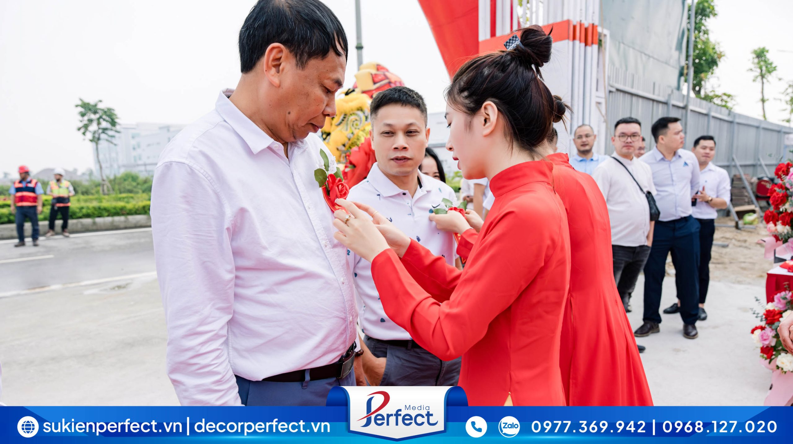 Đội hình lễ tân duyên dáng xinh đẹp