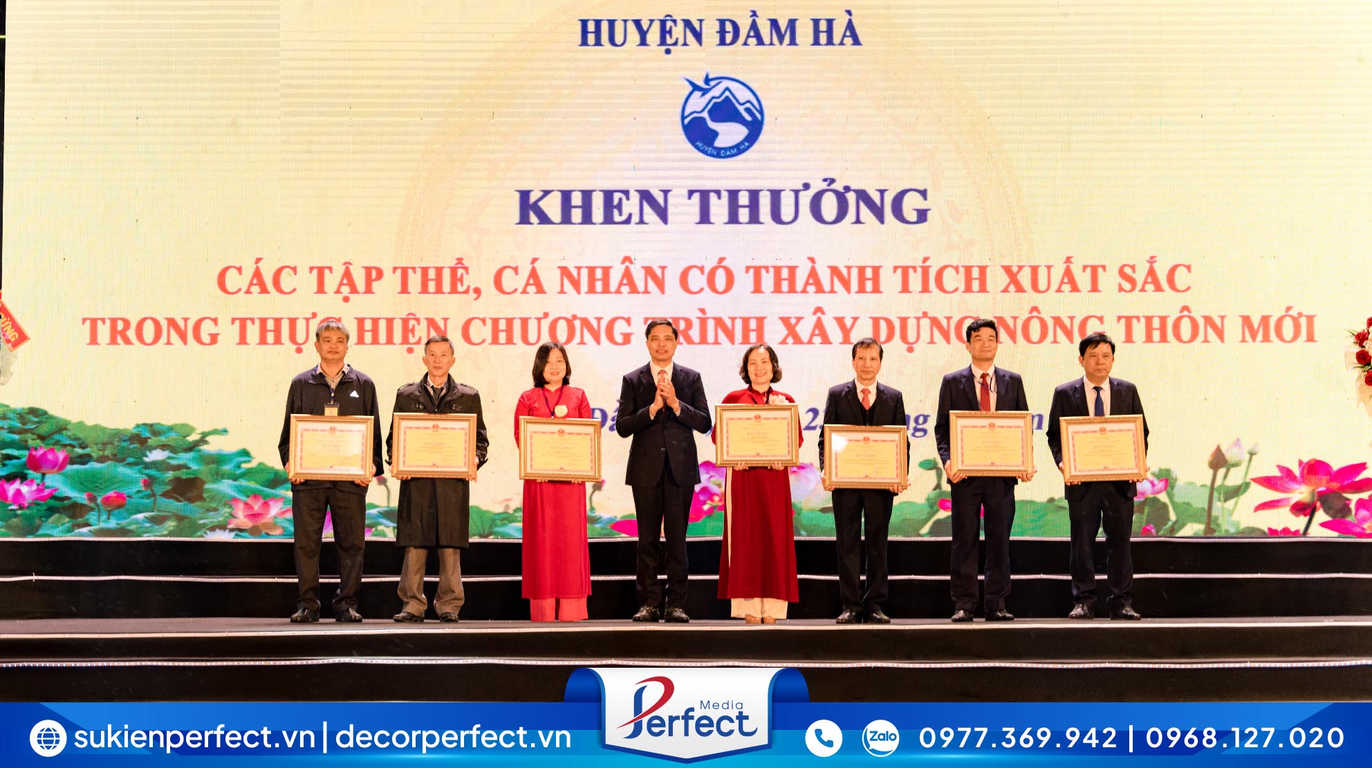 UBND tỉnh Quảng Ninh trao tặng băng khen cho tập thể và cá nhân xuất sắc