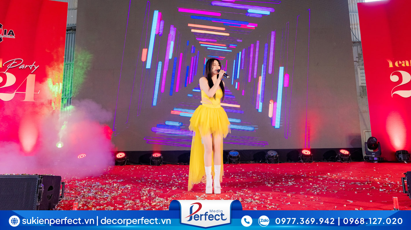Ca sỹ Perfect Media biểu diễn các ca khúc trẻ trung - năng động