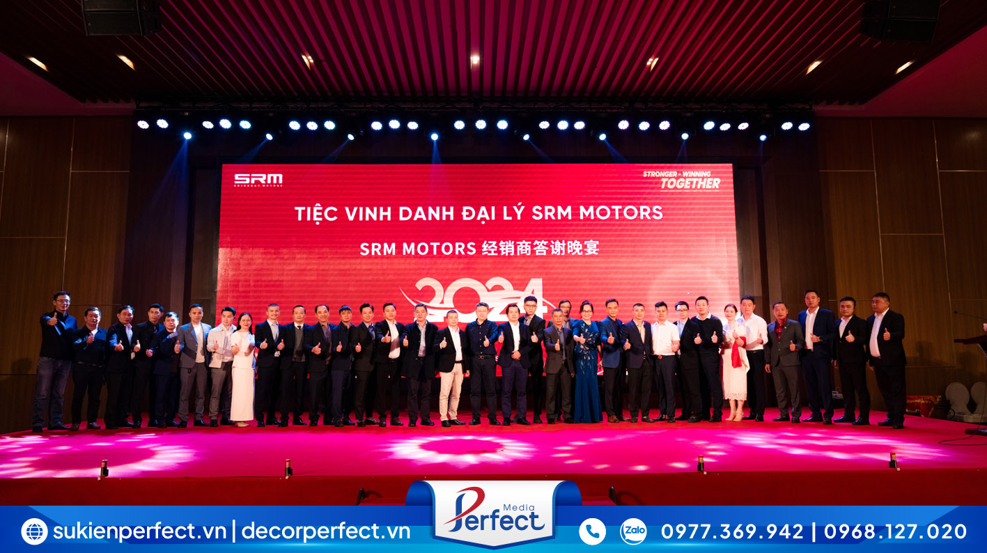 Các khách mời chụp hình lưu niệm kết thúc chương trình