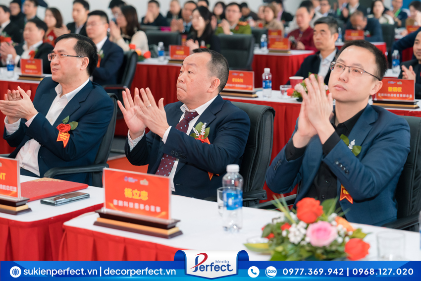 Khach-Moi-Tham-Du- Su-Kien-Khanh-Thanh-Nha-May- Exquisite-Power-Viet-Nam