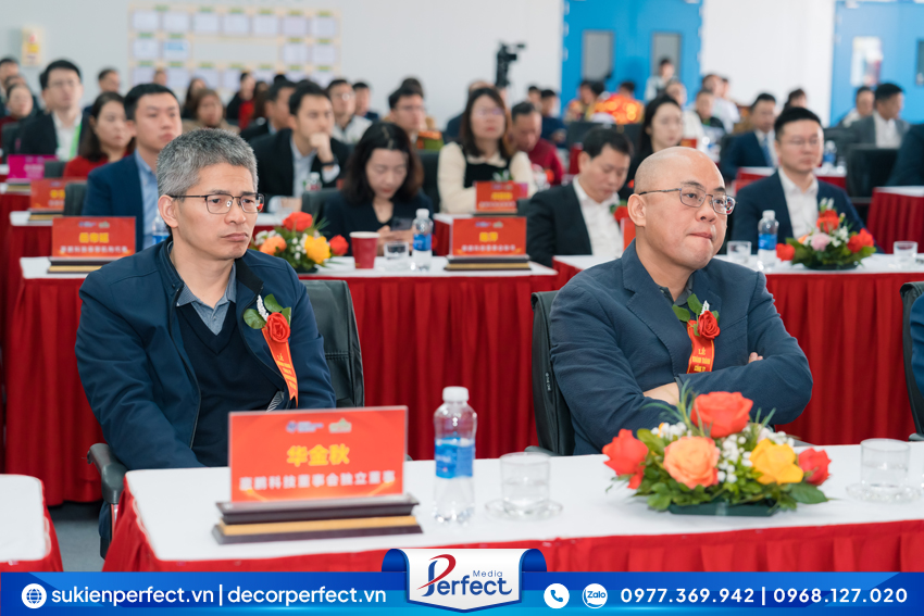 Khach-Moi-Tham-Du- Su-Kien-Khanh-Thanh-Nha-May- Exquisite-Power-Viet-Nam