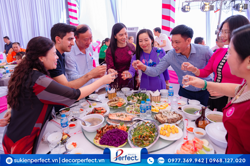 Tiec-Teabreak-Chuyen- Nghiep-Tai-Hung-Yen