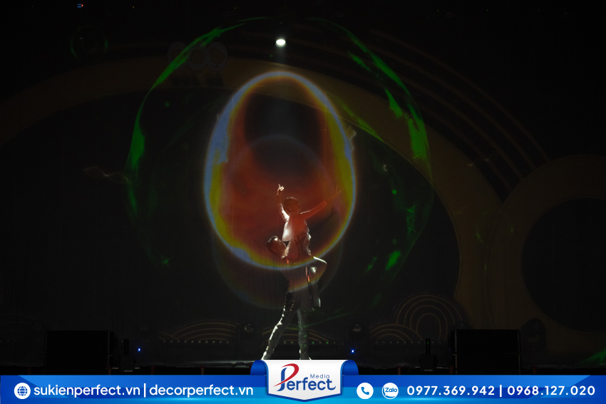 Trinh-Dien-Cong-Nghe-Hologram