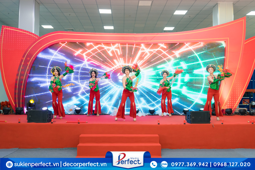 Vu-doan-bieu-dien-chuyen-nghiep-Le-Khanh-Thanh-Nha-May -Exquisite-Power-Viet-Nam