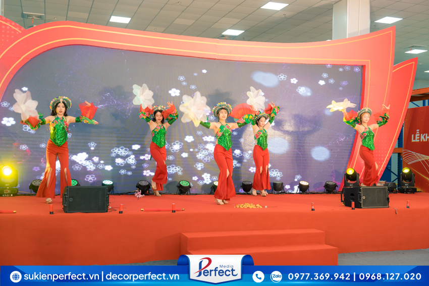 Vu-doan-bieu-dien-chuyen-nghiep-Le-Khanh-Thanh-Nha-May -Exquisite-Power-Viet-Nam