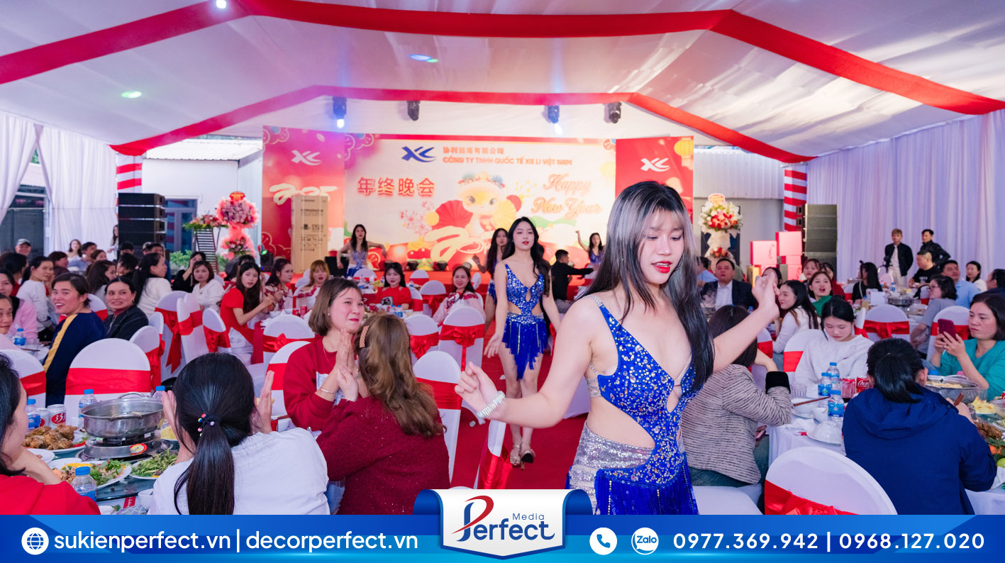 Vũ đoàn Perfect Media biểu diễn