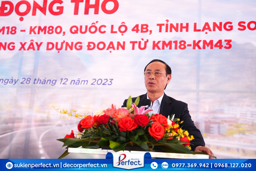 Ong-Le-Dinh-Tho-thu-truong-bo-GTVT-phat-bieu