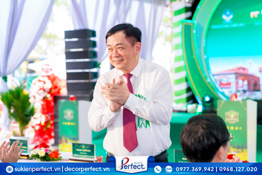 Ong-Mai-Vu-Tuan-Bi-thu-thanh-uy-TP-Uong-Bi