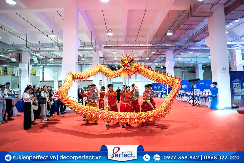 mua-rong-le-khanh-thanh-nha-may-amphenol-jet