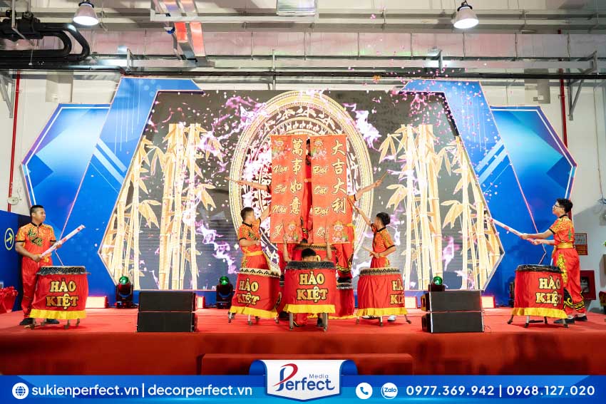 nhom-mua-lan-su-trong-hoi