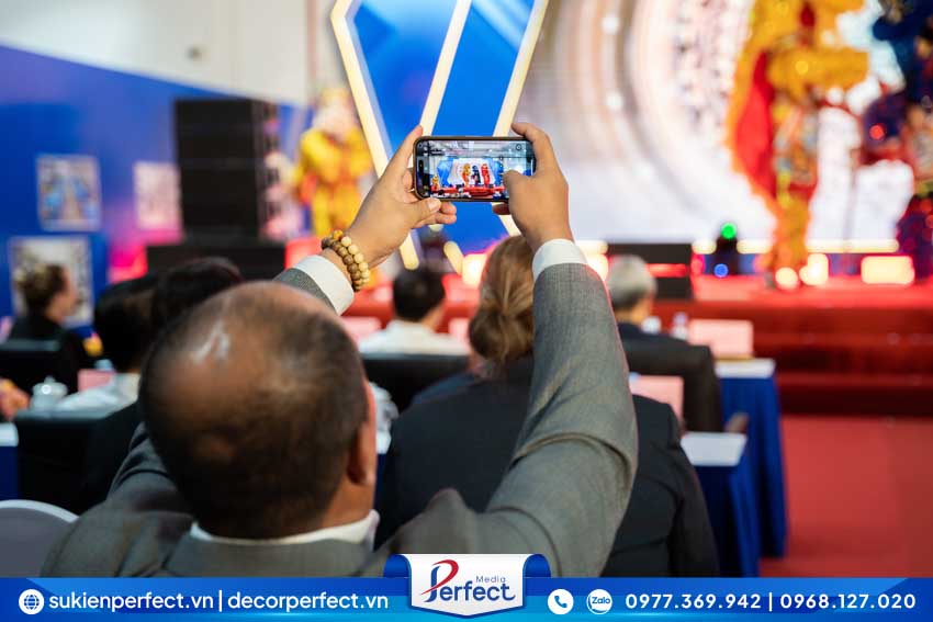 nhom-mua-lan-su-trong-hoi