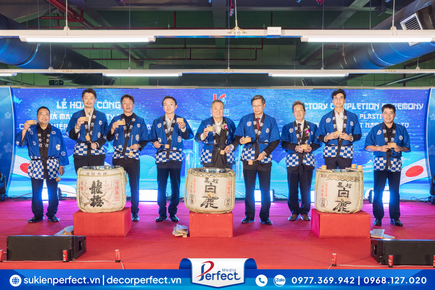 nghi-thuc-dap-thung-ruou-sake
