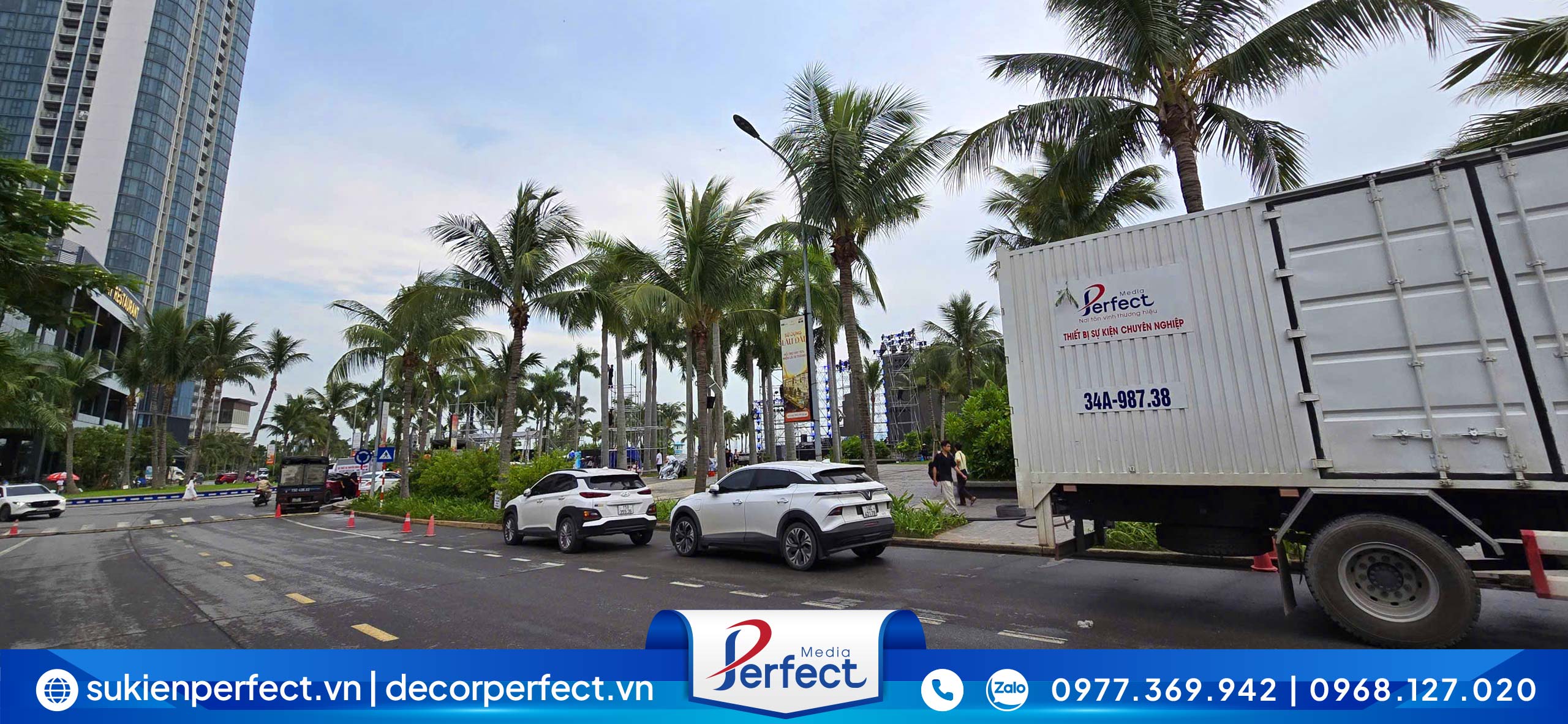 Xe tải chuyên chở thiết bị của Perfect Media